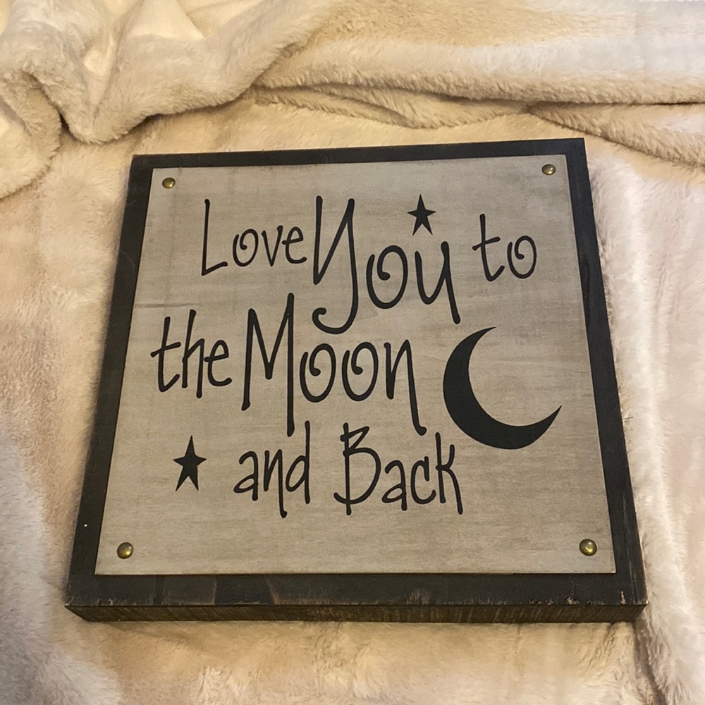 Wooden decor! Would be so cute in a nursery!